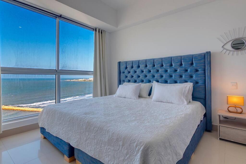 Moderno En Frente De La Playa. Apartment