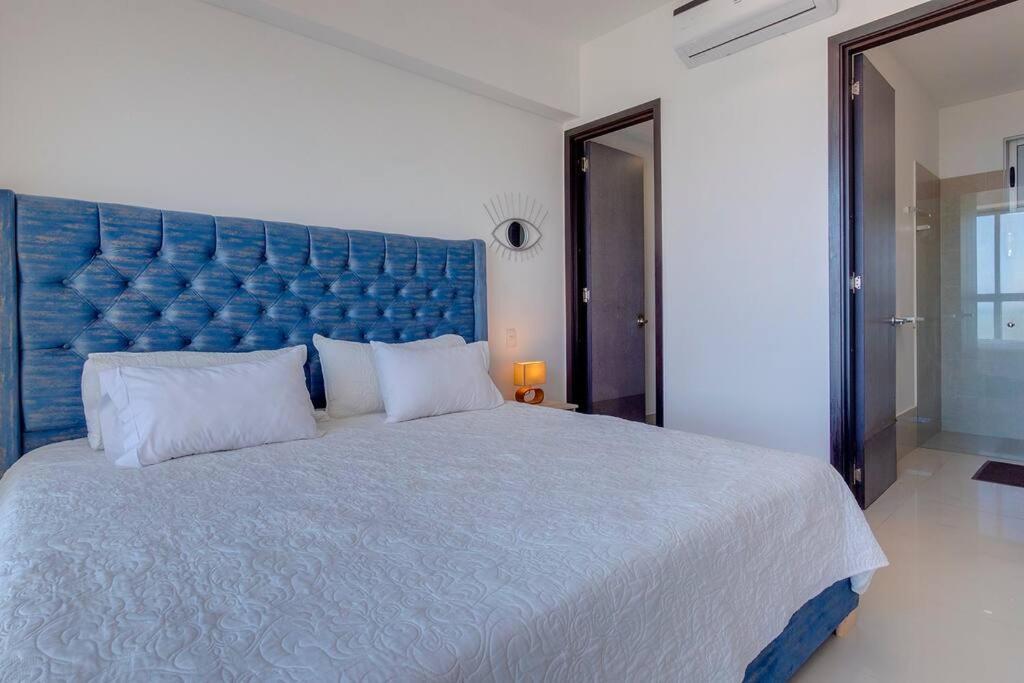 Apartment Moderno En Frente De La Playa. Cartagena