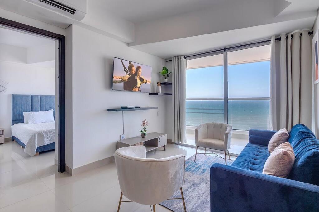 Moderno En Frente De La Playa. Apartment *